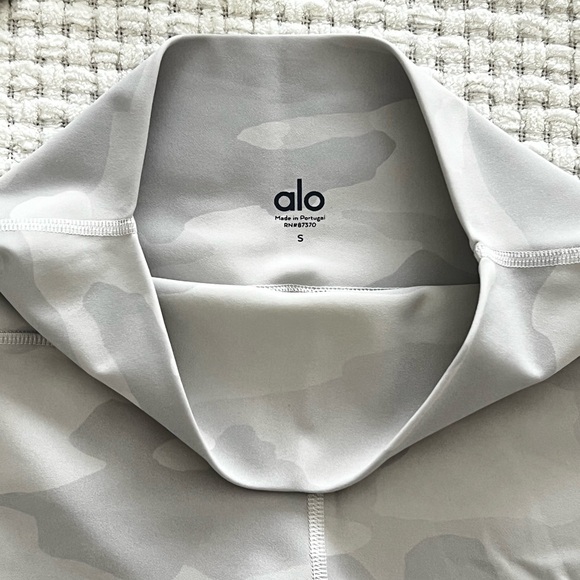 ALO Yoga Bike Shorts - Vapor Camo - Picture 5 of 6